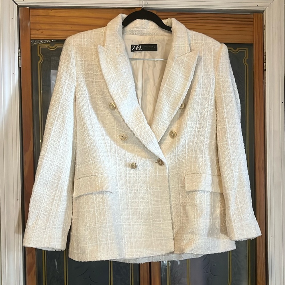 Gorgeously textured white blazer with gold buttons